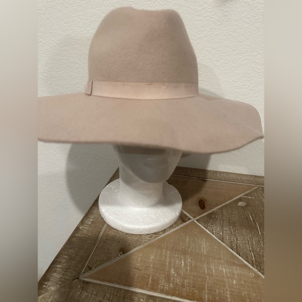 Express Soft light blush Women's Hat